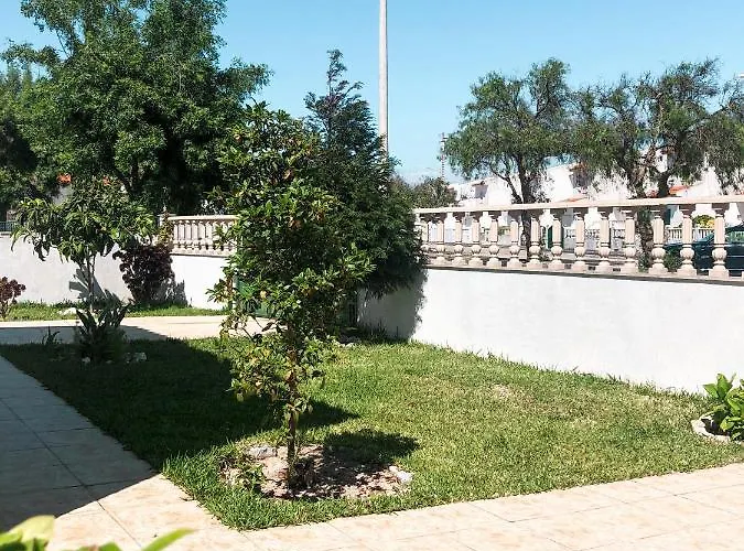 Little Place アパート ナザレ