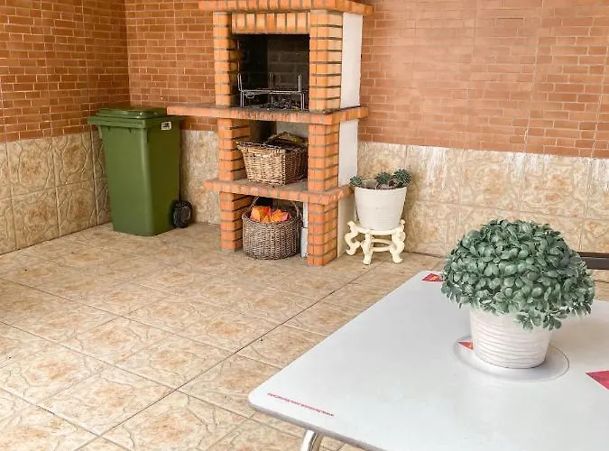 Little Place アパート ナザレ